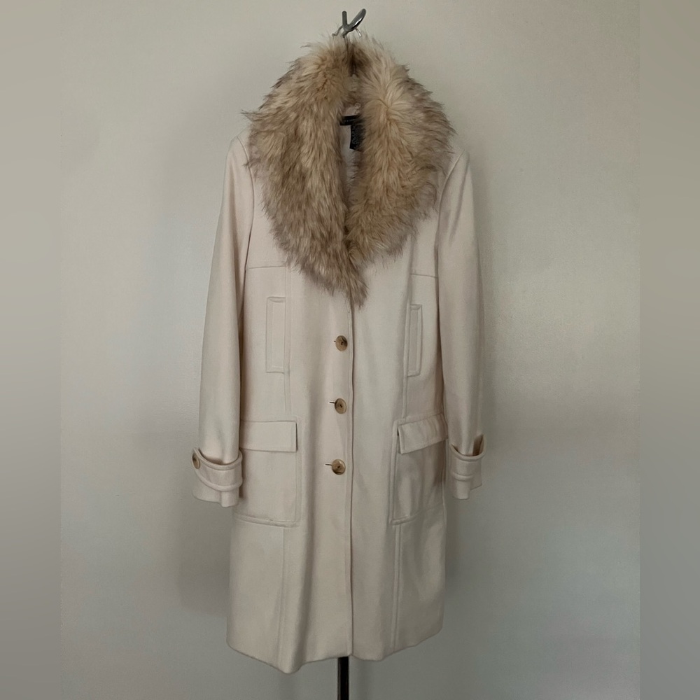 Cream / White Wool blend Coat with Fur Collar.